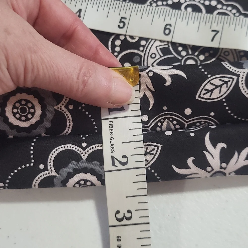 THIRTY-ONE Black White Floral Plastic Lined Zippered Pouch